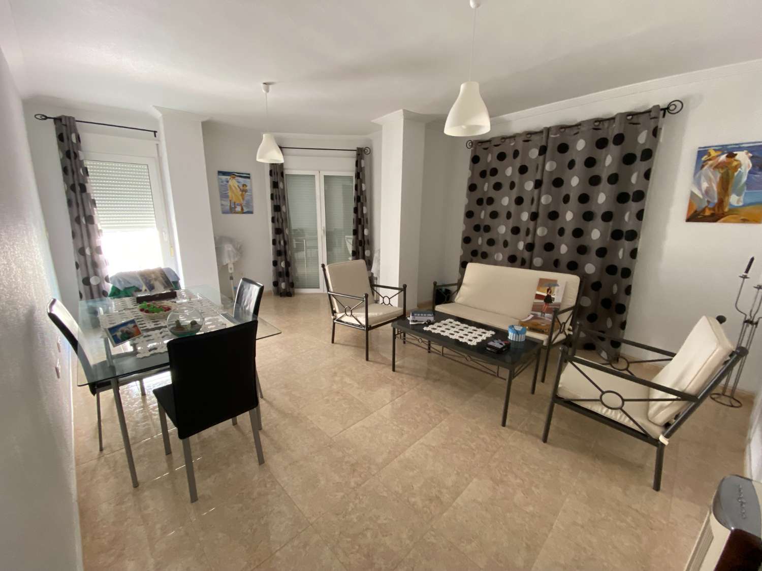 Apartamento de 3 dormitorios y 2 baños, en el centro urbano de Rojales. Esquina Sur-Este